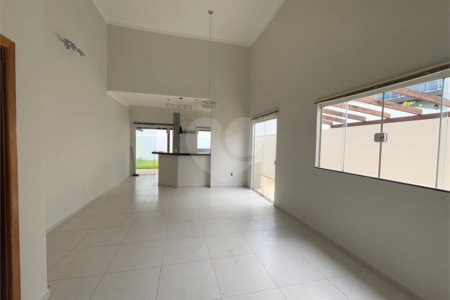 Vende-se casa no Village Damha II