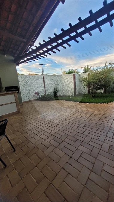 Casa Exclusiva com Pé-Direito Alto e Área Gourmet no Jardim Paraíso