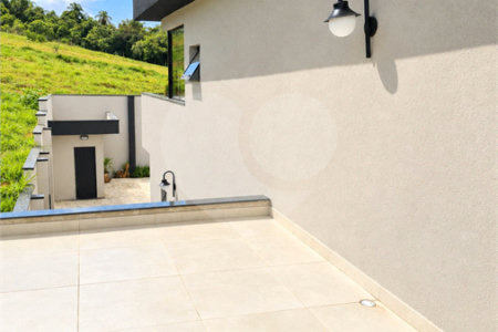 Linda casa em condomínio fechado, unindo conforto, lazer e segurança para você e sua família!