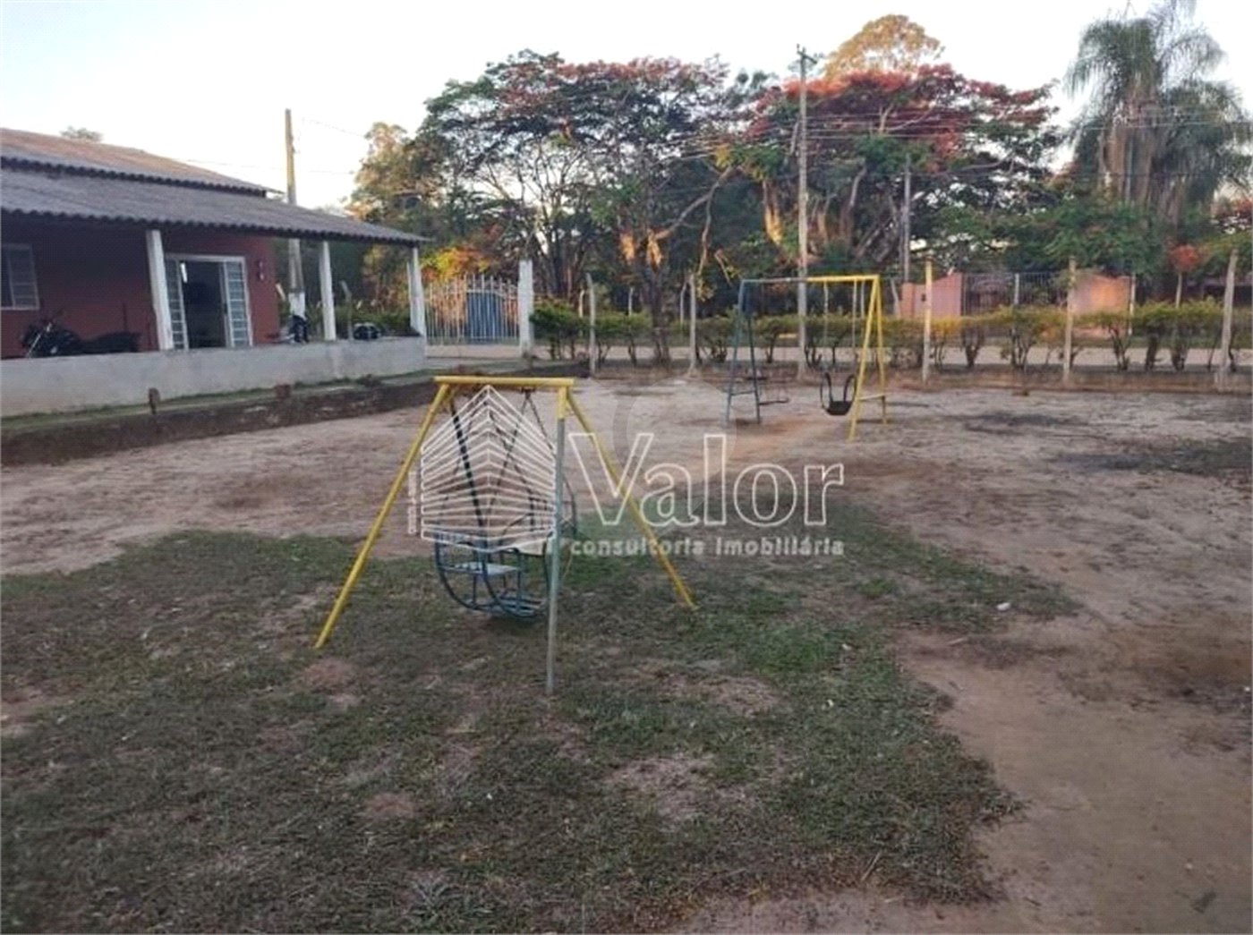 Chácara à venda com 4 quartos, sendo 1 suíte,  em Chácara Leila, São Carlos, SP