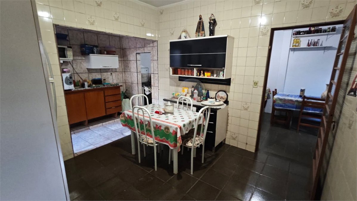 Oportunidade Única no Santa Felícia: Casa 3 dormitórios, Conforto, Espaço de Sobra e a Melhor Localização de São Carlos!