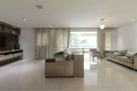 Apartamento na Mooca com 204m² amplo à venda 3 quartos, sendo 3 suítes, e 4 vagas