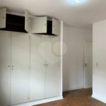 Casa espaçosa com 3 quartos, suíte, quintal e 2 vagas na Vila Santa Catarina