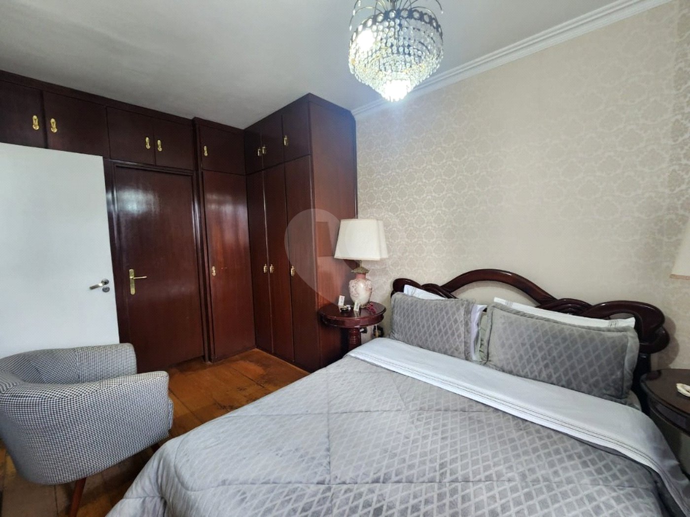 Apartamento com 70m² , 2 dormitórios , sendo 1 suíte , 2 vagas , à venda no Bosque da Saúde.
