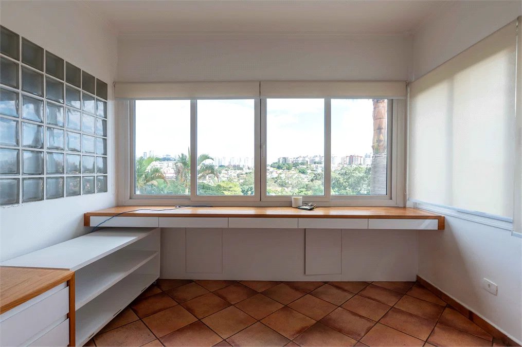 Casa à venda com 6 quartos, sendo 4 suítes,  em Morumbi, São Paulo, SP