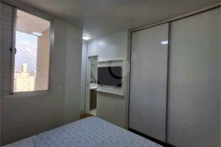 Apartamento totalmente decorado em Moema com 70 m2 , 2 quartos, 2 suítes e 2 vagas, ambientes com ar condicionado.