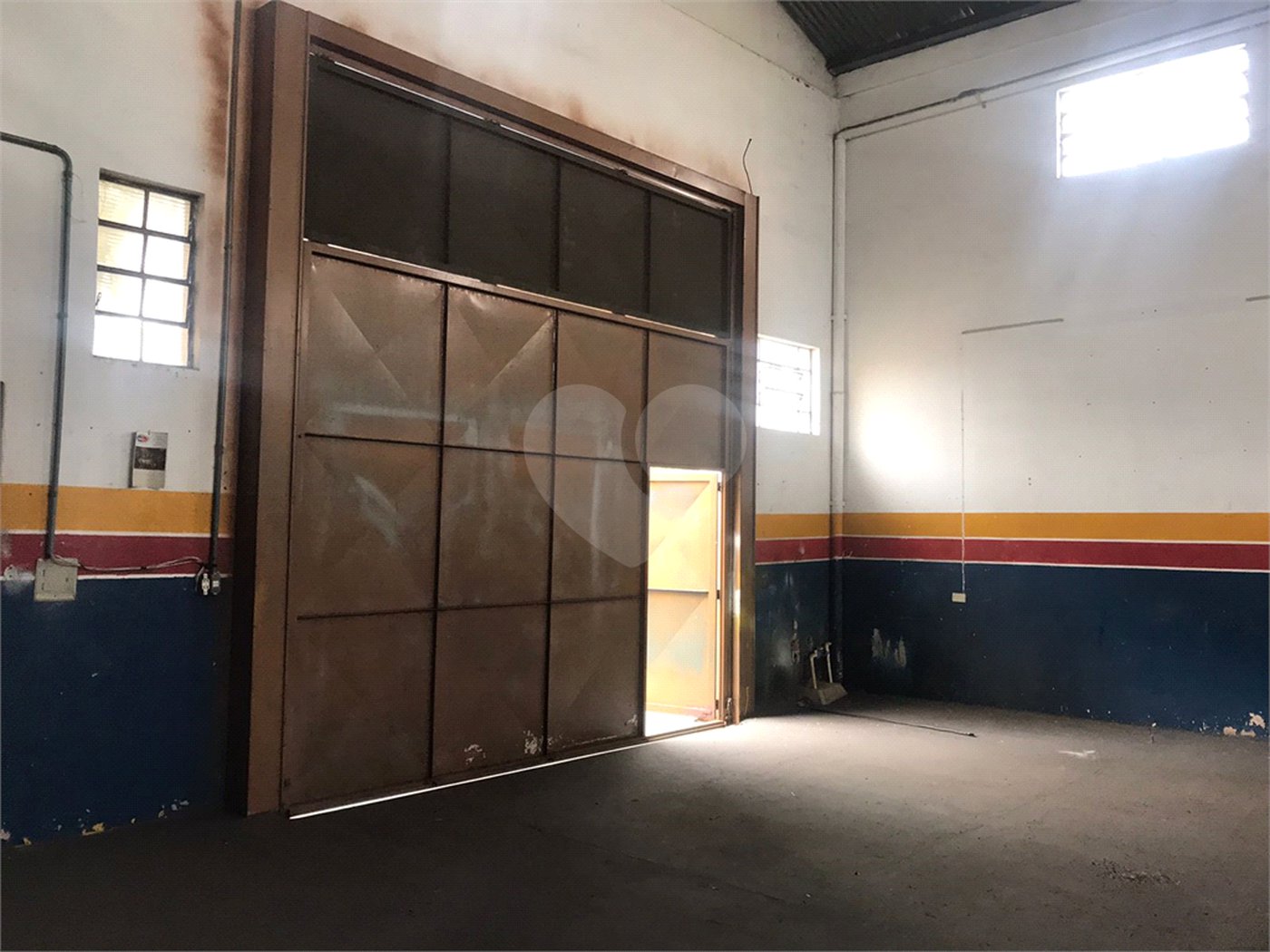 Galpão Comercial na Vila Luftalla.
