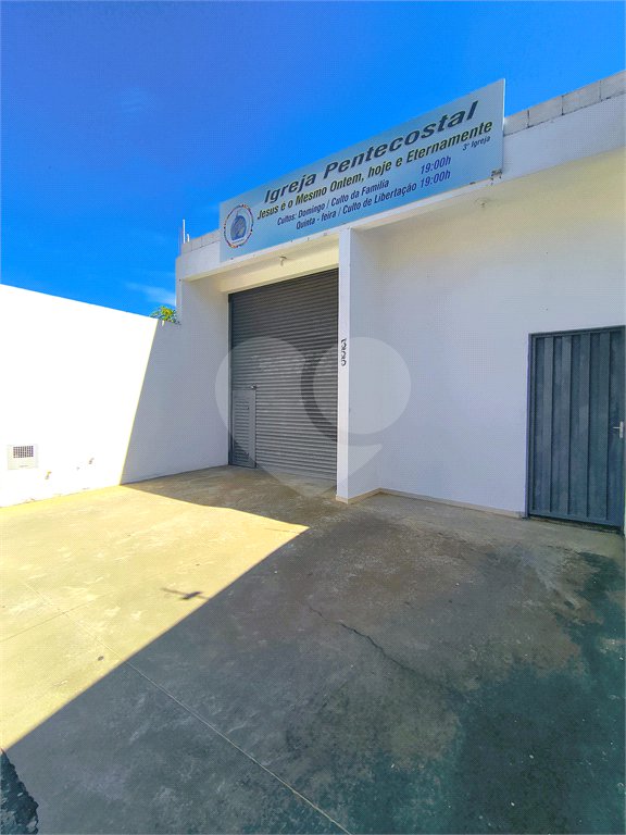 Imóvel disponível para venda com excelente localização e grande potencia, tambèm gerando uma renda passiva todos meses com contrato de aluguel ativo. Salão Comercial Perfeito para quem busca conforto, praticidade e um ótimo investimento