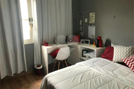Casa com 202m² , 4 dormitórios , sendo 1 suíte , 3 vagas de garagem.