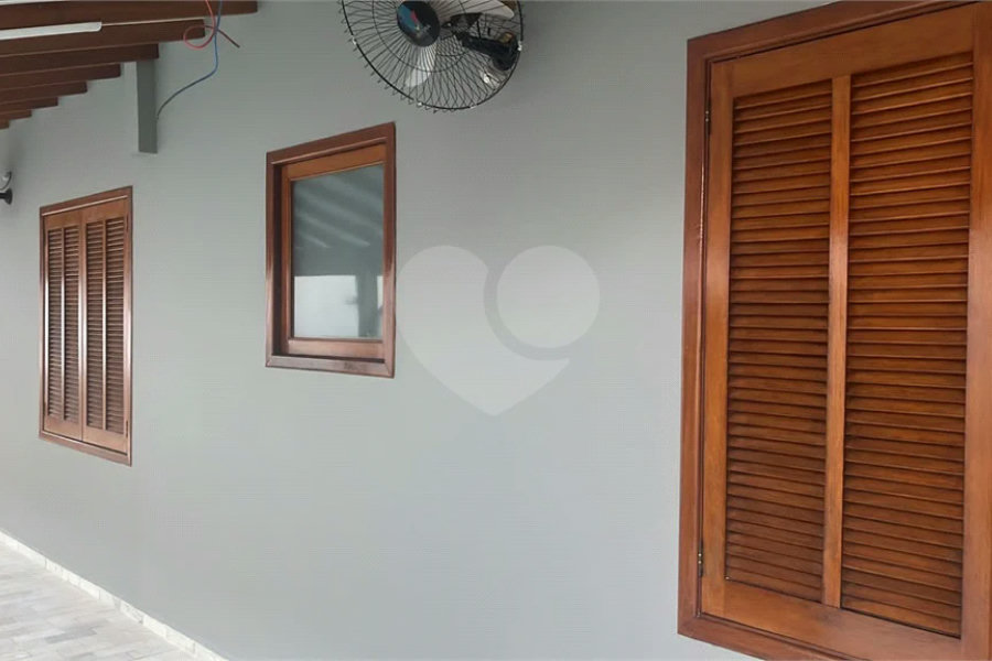 Casa à venda e locação no Condomínio Monte Alegre com 04 suítes.