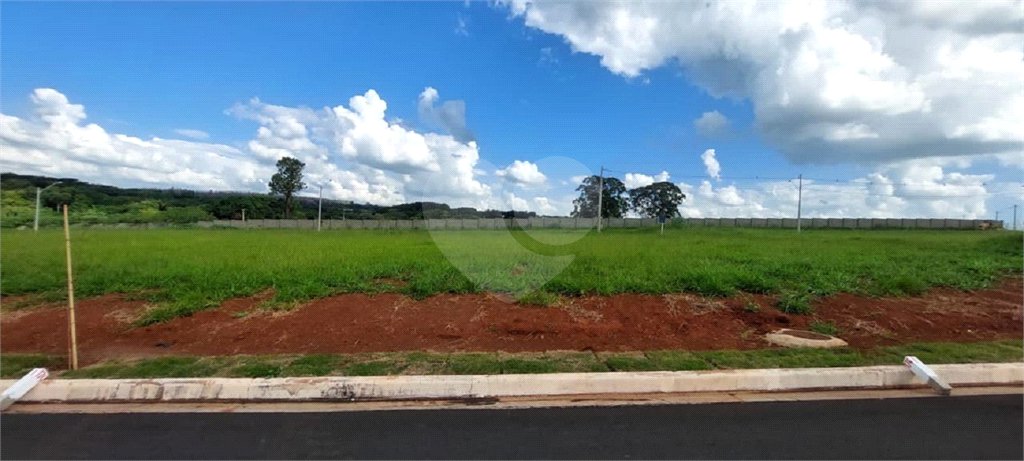 TERRENO À VENDA NO CONDOMÍNIO RECANDO DO SABIÁ.