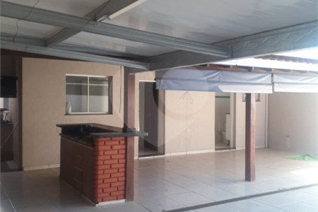 Excelente casa para venda no Parque Fher