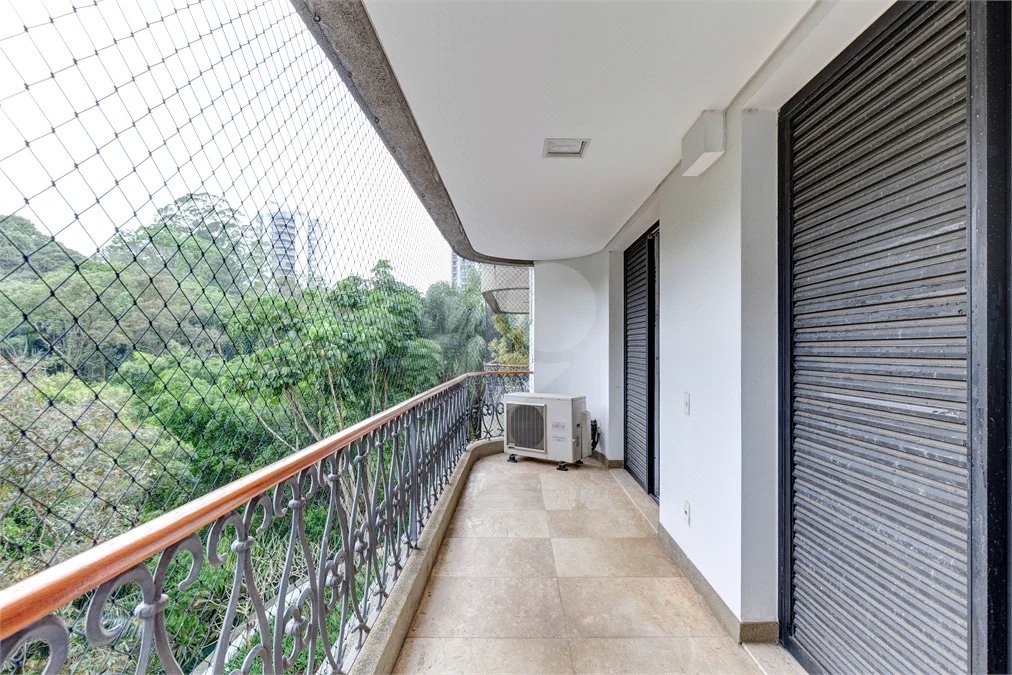 Apartamento no Alto da Boa Vista Condomíno com vasta área verde, lazer e segurança..