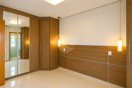 Apartamento de 84m² na Vila Lusitânia, em São Bernardo do Campo, com 3 dormitórios, suíte com varanda, 2 vagas cobertas, depósito privativo e lazer completo.