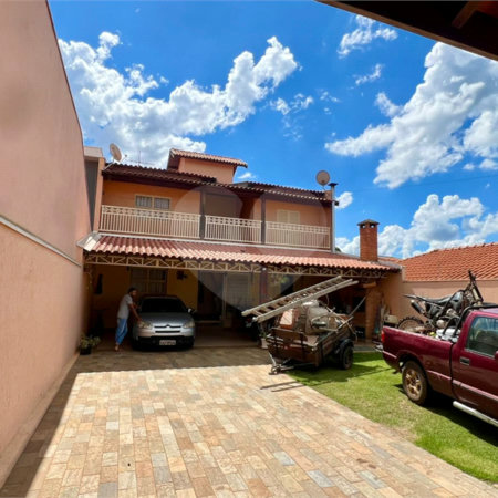Sobrado à venda com 4 quartos, em Residencial Itamarati
