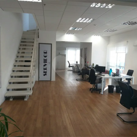 Conjunto comercial duplex à venda na Aclimação. Andar inteiro, puro charme!