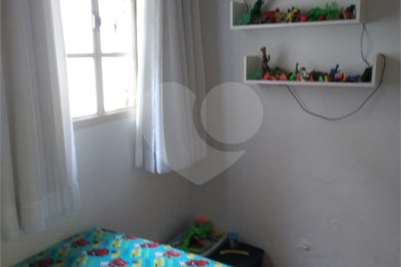 Casa Térrea com 3 dormitórios.