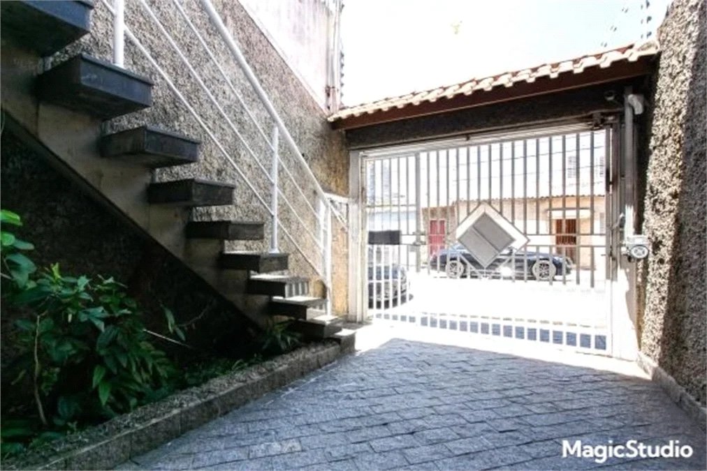 Casa com 153m², 3 dormitórios, sendo 1 suíte, 4 vagas, à venda na Penha.