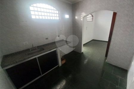 Casa térrea para venda ou locação no Parque Estancia Suíça.