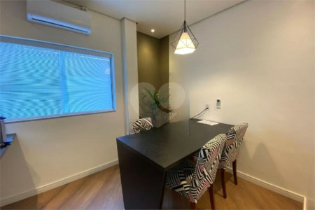 Oportunidade Apartamento mobiliado á venda na saude com 60m² com 2 dorm e 2 vaga. Aceita e estuda Permuta ( sujeito a avaliação).