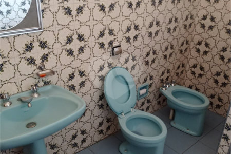 Linda casa no centro com 3 quartos.