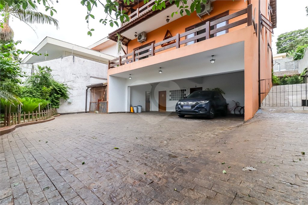 Sobrado à venda com 4 quartos, sendo 2 suítes,  em Interlagos, São Paulo, SP