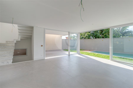 Casa à venda com 4 suítes no condomínio Vila Arese, São Paulo - SP