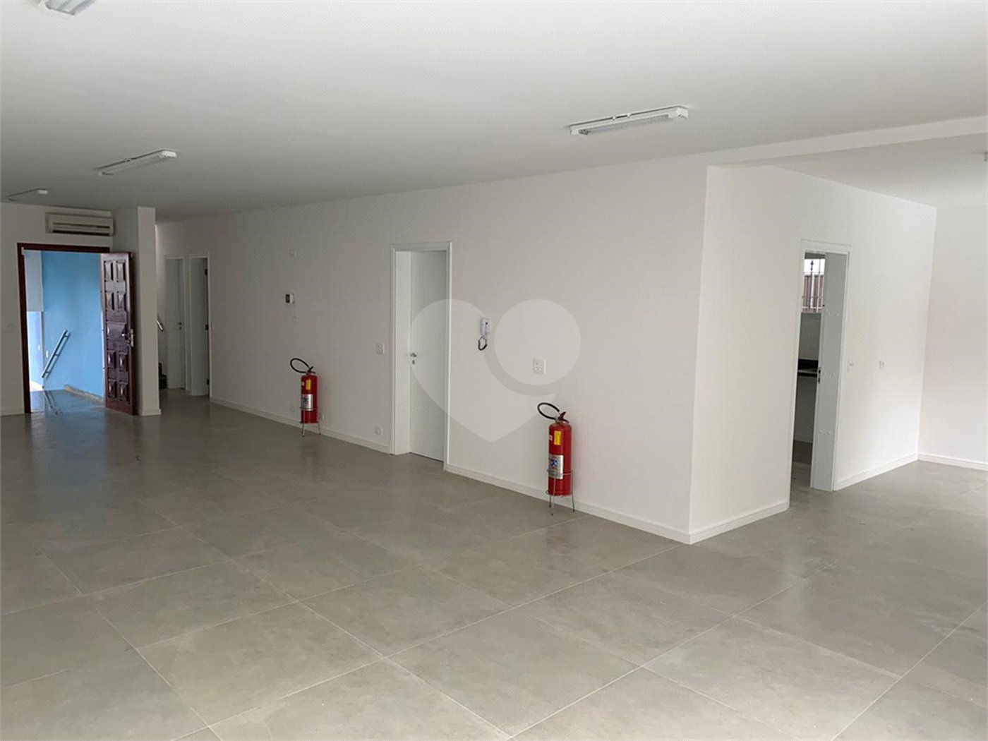Casa Comercial na Vila Mariana, 400m², próximo metrô, 3 vagas, locação e venda