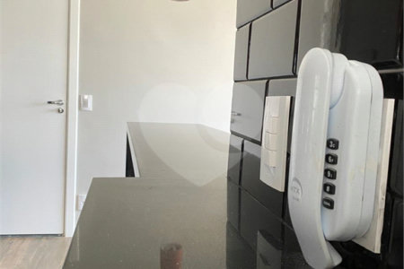 EXCELENTE APARTAMENTO Localizado no bairro do Bom Retiro próximo à Avenida Santos Dumont, com acesso