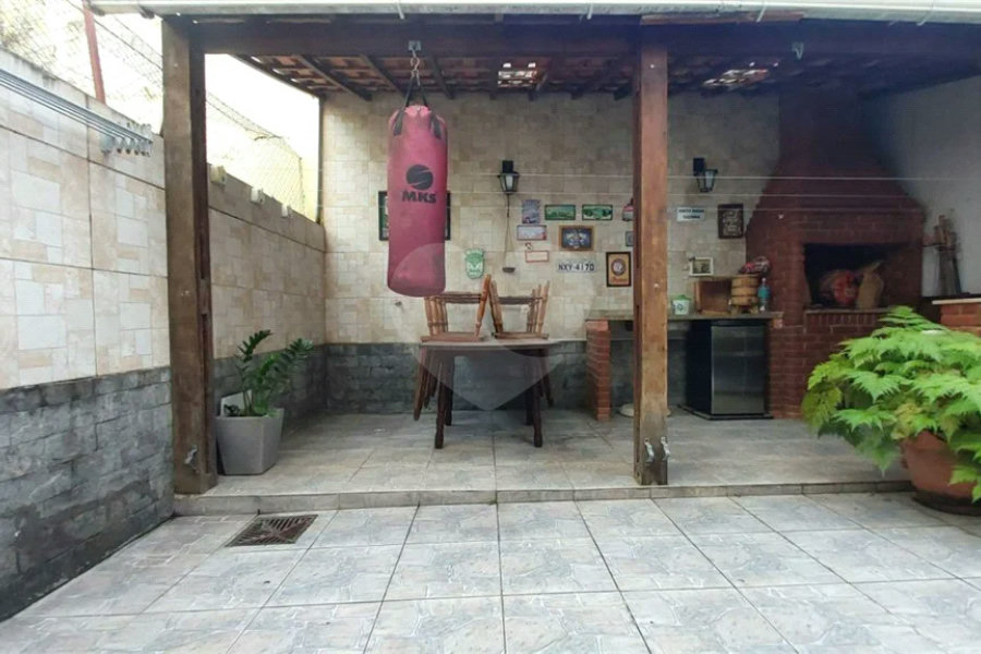 Casa à venda com 3 quartos, sendo 1 suíte,  em Vila Paulista, São Paulo, SP