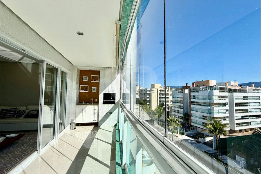 Apartamento à venda com 3 quartos, sendo 1 suíte, em Riviera de São Lourenço, Bertioga, SP