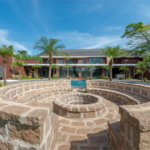 Casa à venda com 4 suítes no condomínio Vale da Santa Fé, Vinhedo - SP