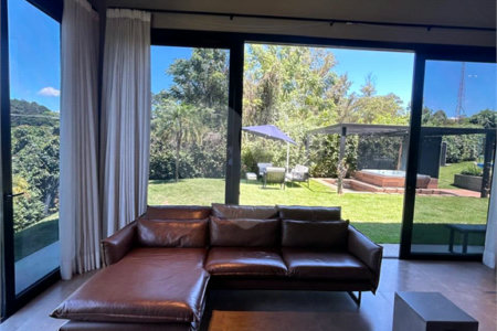 Belíssima Casa à venda com 453m², 4 suítes e 5 vagas de garagem em Atibaia!!!!