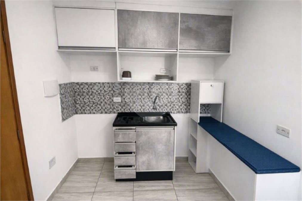 Prédio com Renda no Jabaquara - 773 m2 sendo 13 Studios, Salão Comercial e 22 vagas de garagem!