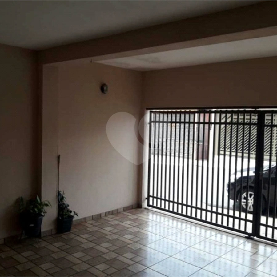 Casa térrea para venda, com 2 dormitórios, sendo 1 suíte.