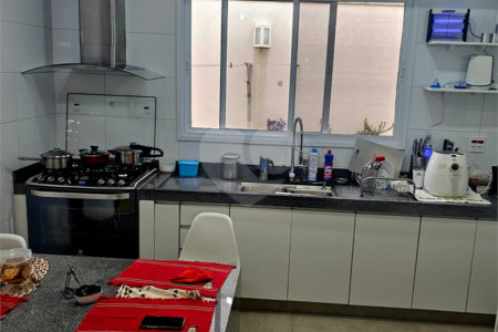 Casa á venda no condomínio Damha I