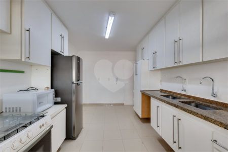 Apartamento à venda com 3 suítes em Real Parque, São Paulo, SP