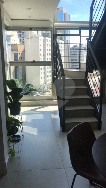 Linda Cobertura Duplex para venda no Jardim Paulista com 87,45 m² decorada!