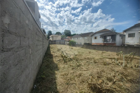 Terreno em Atibaia com 652 metros, pronto para construir no Jardim do Lago, aceita financiamento
