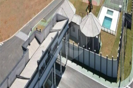 Indaiatuba- Maria Candida - R$ 2.495.000,00 - Área Total 377,48 m² -Área Construída 234,95 m² - TÉRREA - 03 suítes sendo a master com closet; Escritório; Lavabo; Cozinha integrada com o gourmet entregue com cooktop, forno, micro-ondas e coifa; Móveis planejados na hall de entrada, sala, escritório