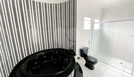 Sobrado à venda com 4 quartos, sendo 1 suíte,  em Vila Vitória, Mogi das Cruzes, SP