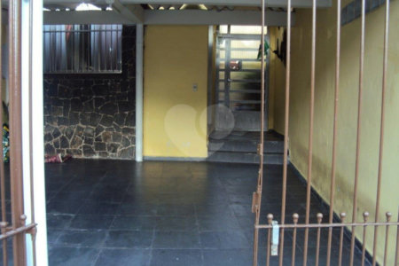 Sobrado a venda com 160 m², 4 quartos e 2 vagas