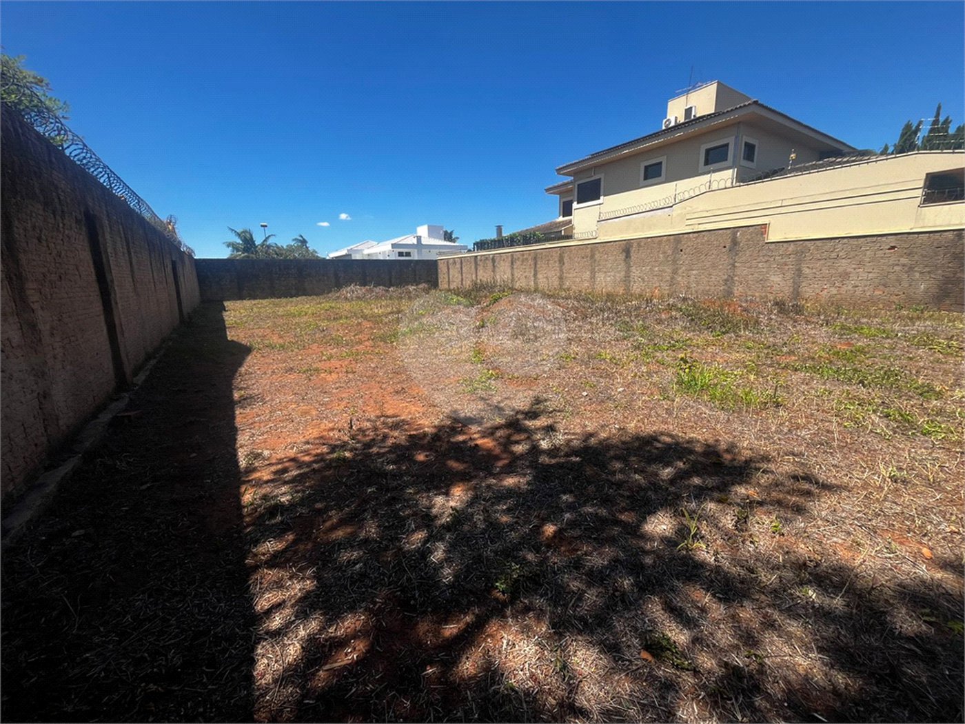 Terreno com 586,00 m² á Venda.