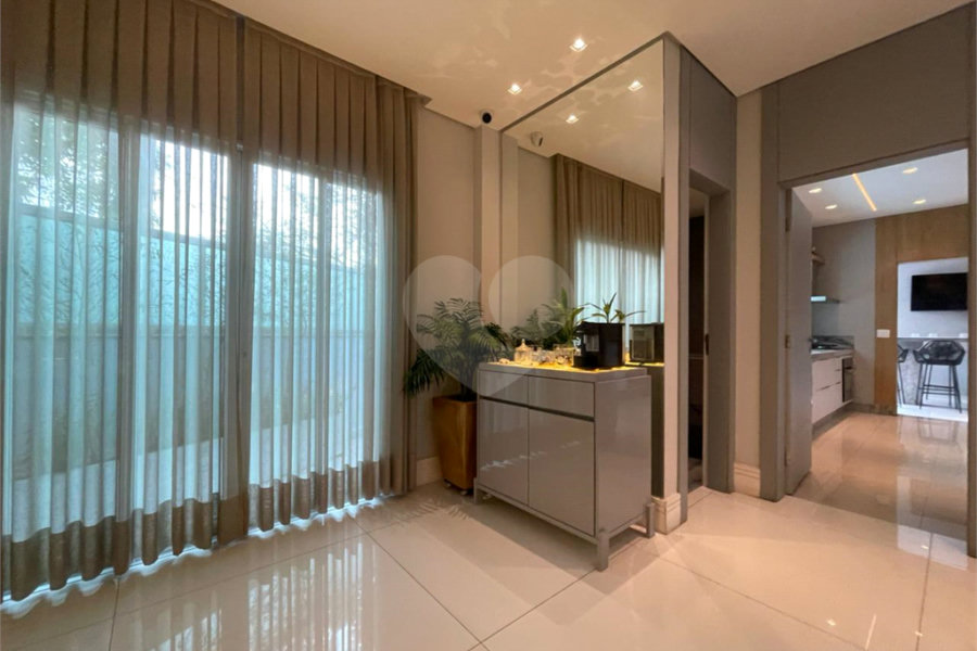 Casa com 4 quartos em condomínio fechado com piscina