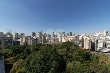 Apartamento de 68m² com 2 Quartos (1 Suíte) e 1 Vaga no Condomínio Downtown - República