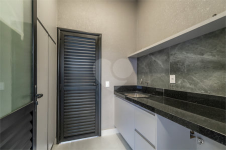 Indaiatuba - SP - Condominio Dona Lucilla - Valor R$2.295.000,00 - 3 suítes + escritório + lavabo - Terreno: 300m2 - Construção: 188m2 - Diferenciais - Móveis planejados no escritório, sala de TV, lavabo, cozinha, área gourmet, lavanderia, banheiros e closet - Ar condicionado em todos os ambie