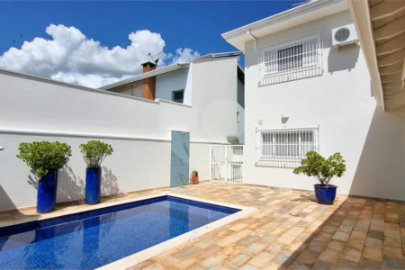 Lindo sobrado com 4 suites e piscina à venda, 365m², por R$ 2.450.000,00 no condomínio Villa Suiça, em Indaiatuba/SP.