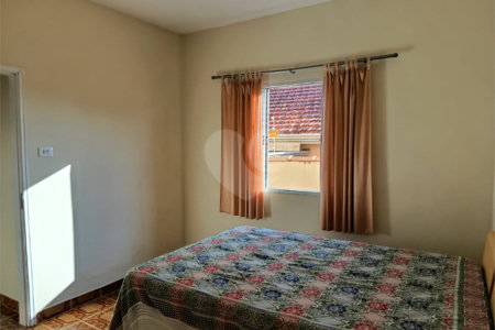 Casa térrea e espaçosa no centro da cidade por apenas R$370.000,00!!! Vamos agendar uma visita?