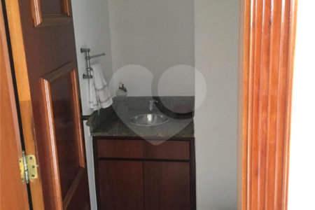Apartamento no Bosque da Saúde com 4 dormitórios.