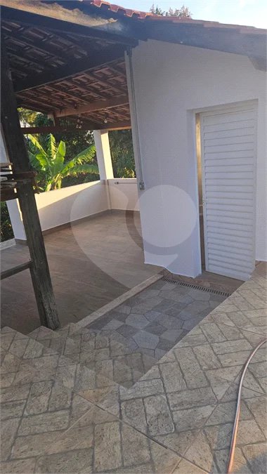 Indaiatuba- condominio Vale das Laranjeiras - Itaici - Terreno 3040,00 ms- construida 220ms - 3 dormitórios, sendo 2 suítes e uma suíte master com closet, além de uma sala ampla com 3 ambientes, Cozinha planejada,, campo de futebol/vôlei, Area de lazer com piscina, espaço gourmet com churrasque